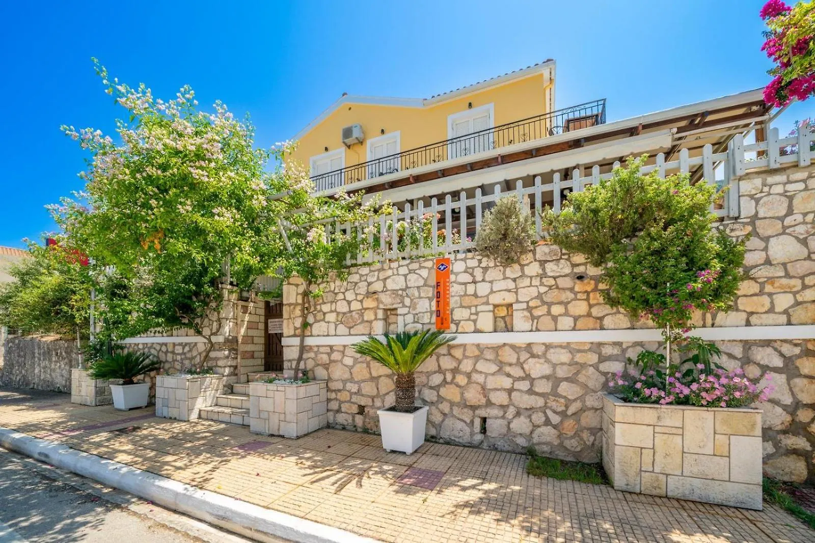Ilias Apartments サミ